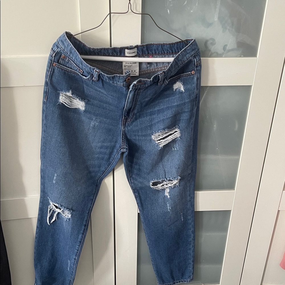 Distressed Boyfriend Jeans in Medium Blue - Relaxed Fit